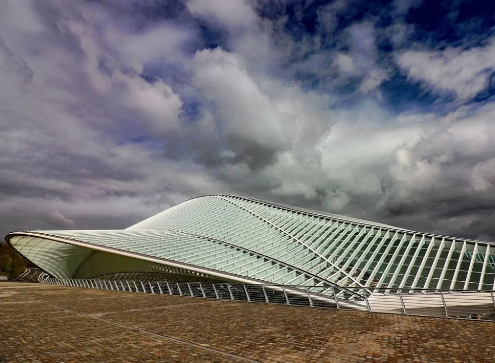 Lüttichs Bahnhof Liège-Guillemins im Kurzurlaub in Belgien erkunden
