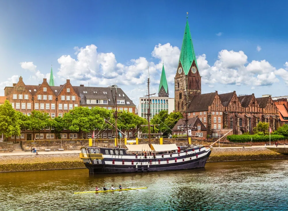 Genießen Sie Ihren Urlaub in Bremen bei einem Spaziergang an der Weserpromenade 