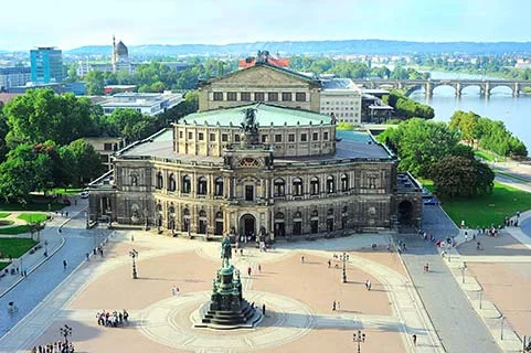 Die Semperoper ist bei Kurzreisen nach Dresden eine berühmte Sehenswürdigkeit