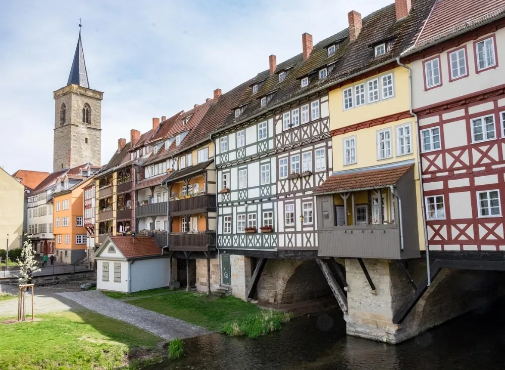 Die Krämerbrücke als Wahrzeichen Erfurts im Kurzurlaub besichtigen