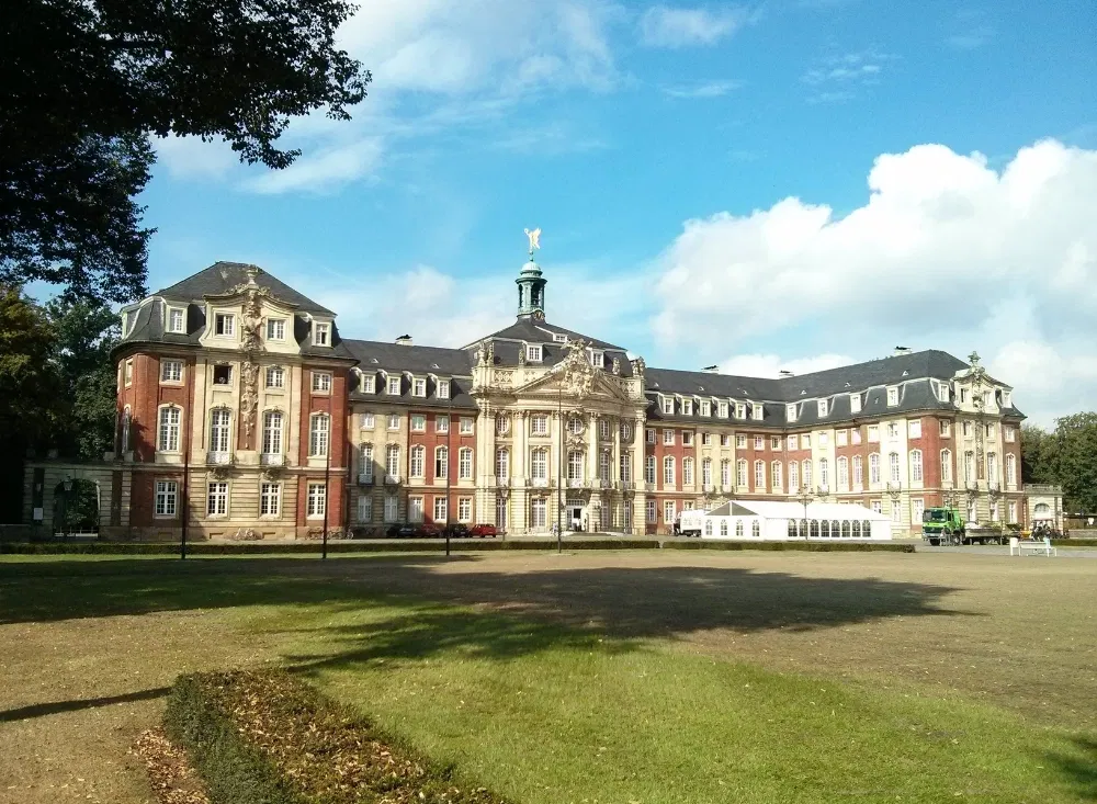 Schloss Münster im Kurzurlaub besichtigen