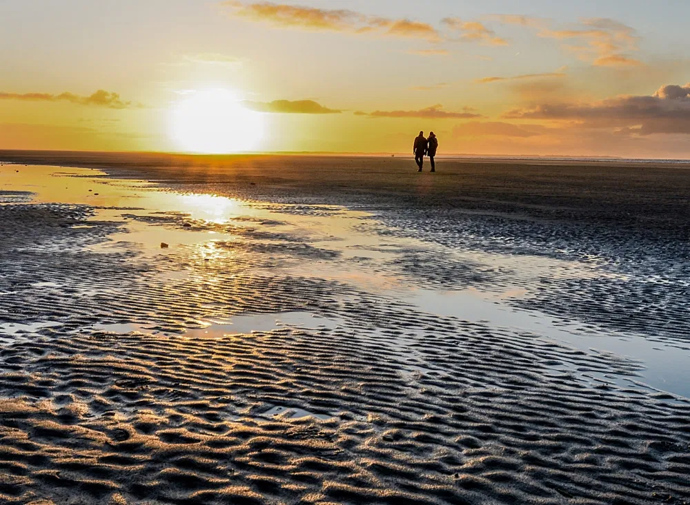 Im Kurzurlaub an der Nordsee eine Wanderung durch dass Watt unternehmen