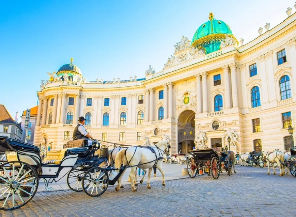 Unternehmen Sie eine Kutschfahrt durch Wien während Ihres Kurzurlaub in Österreich