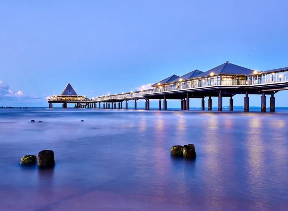 Von den Seebrücken der Ostsee die Sonnenuntergänge genießen