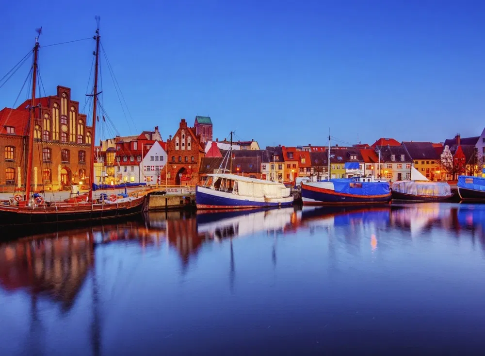 Entdecken Sie im Kurzurlaub an der Ostsee Hafenstädte wie Wismar
