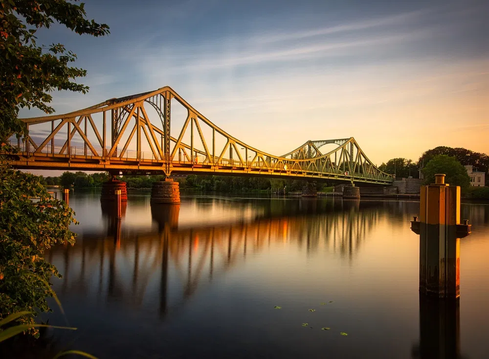 Auf der Gelienicker Brücke zwischen Potsdam und Berlin Geschichte hautnah erleben
