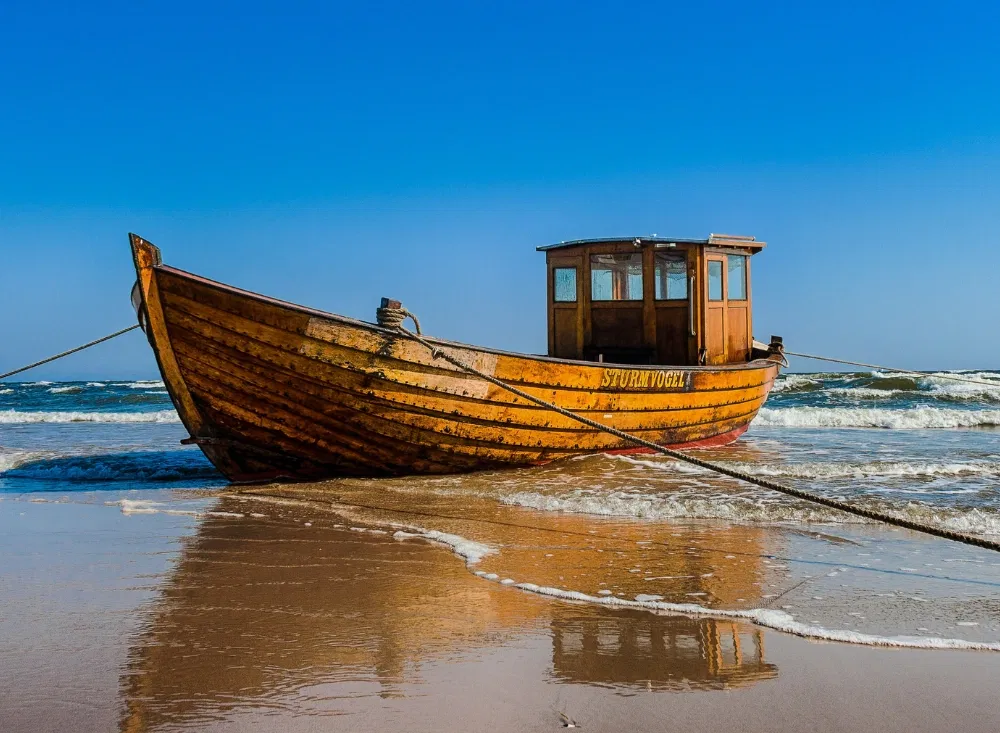 Boot am Strand im Kurzurlaub auf Usedom