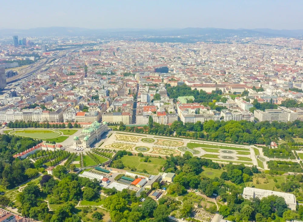 In den vielen Anlagen und Parks in Wien können Sie die Seele baumeln lassen