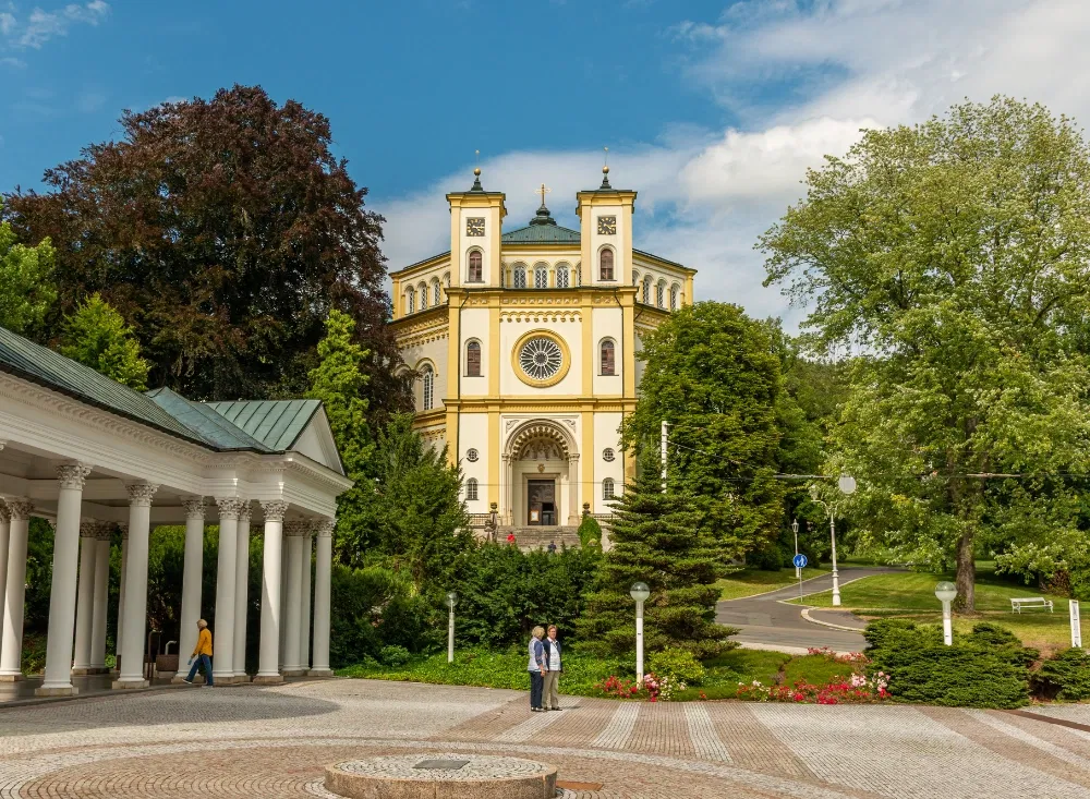 Kirche in Marienbad im Tschechien-Kurzurlaub erkunden