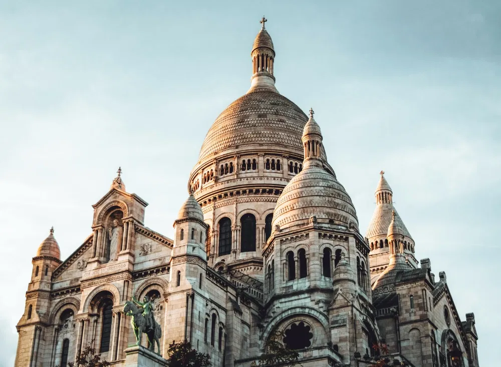 Die Sacré-Cœur de Montmartre im Paris-Urlaub erkunden