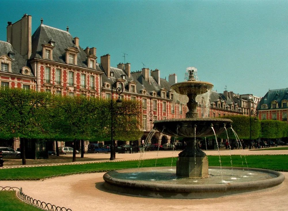 Platz der Vogesen im Paris-Kurzurlaub entdecken