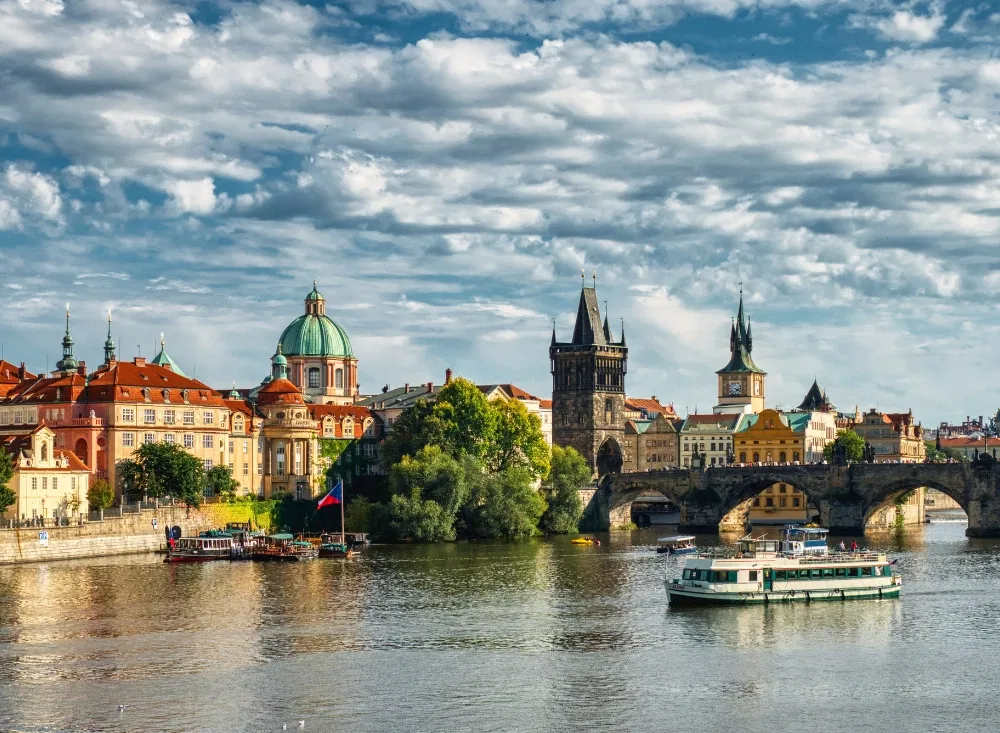 Prag mit der Karlsbrücke und anderen Schönheiten im Tschechien-Urlaub erkunden