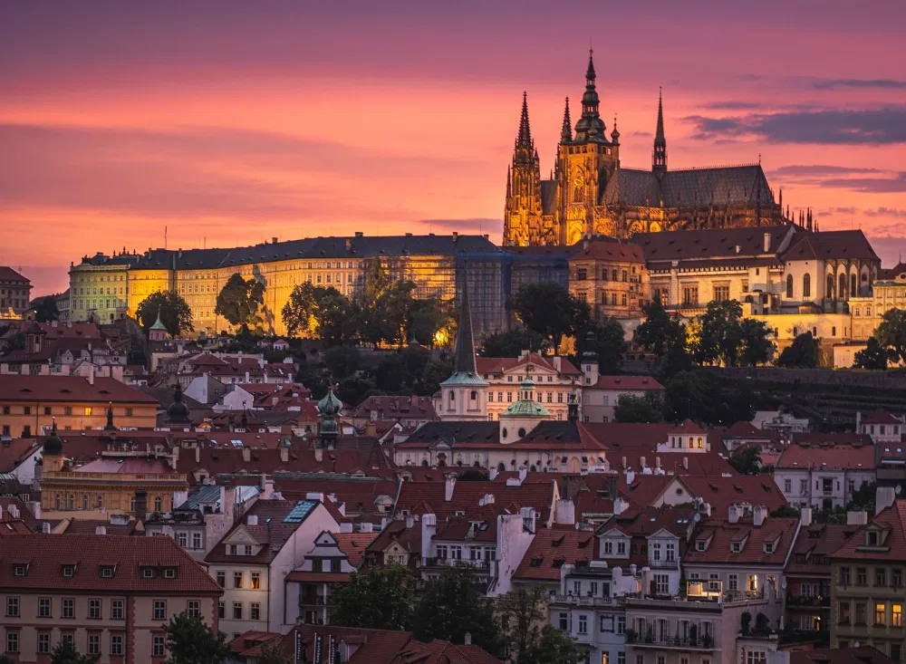 Prager Burg im Abendlicht auf Prag-Kurztrip 