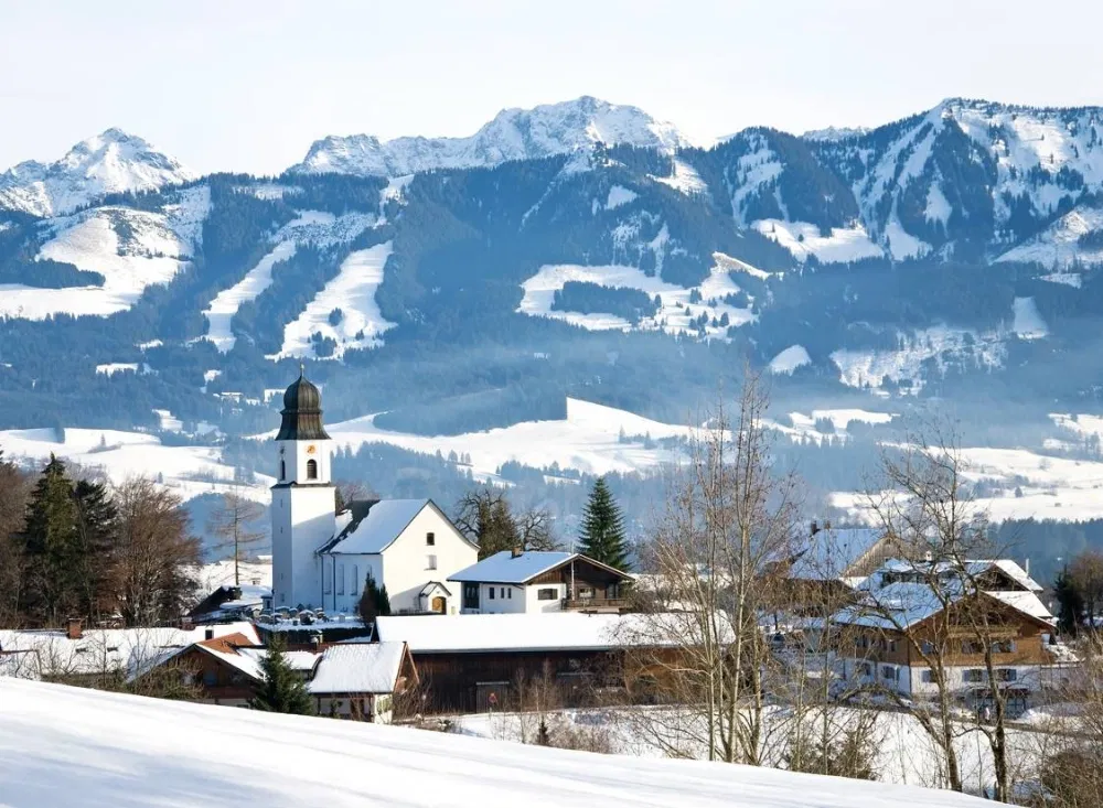 Verschneite Dörfer machen Ihren Last-Minute Skiurlaub besonders reizvoll