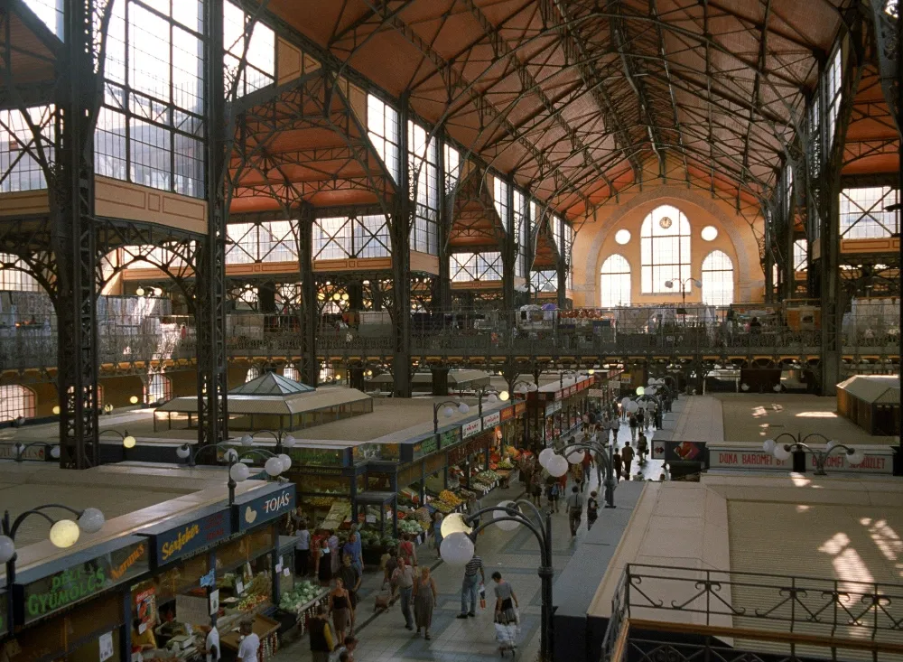 Große Markthalle auf der Städtereise Budapest