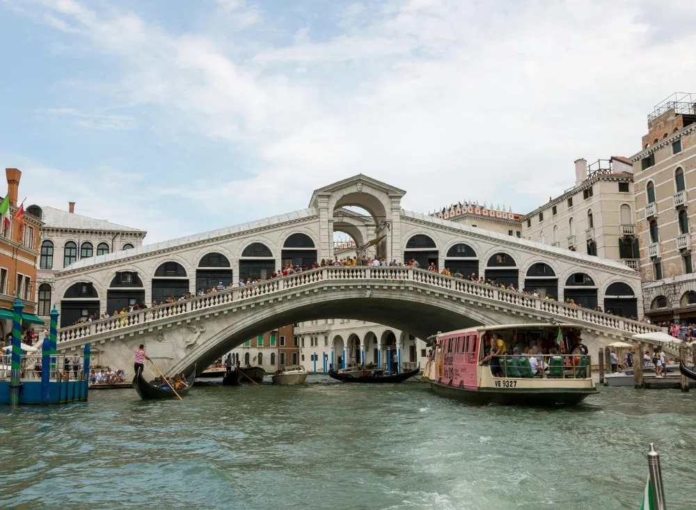 Die Rialtobrücke in der Venedig-Städtereise