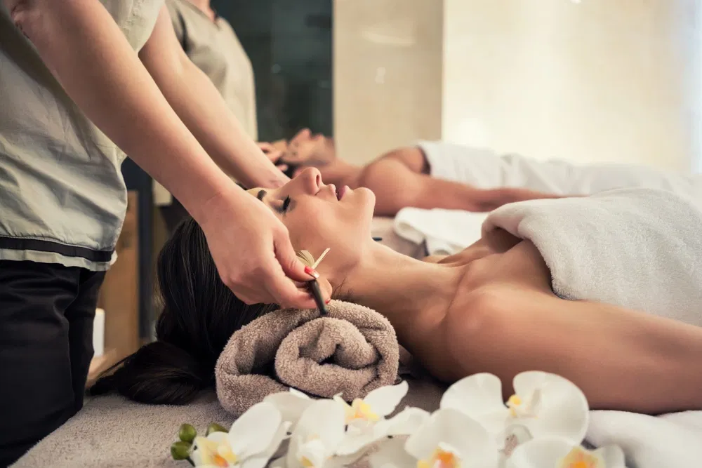 Kopfmassage in der Therme