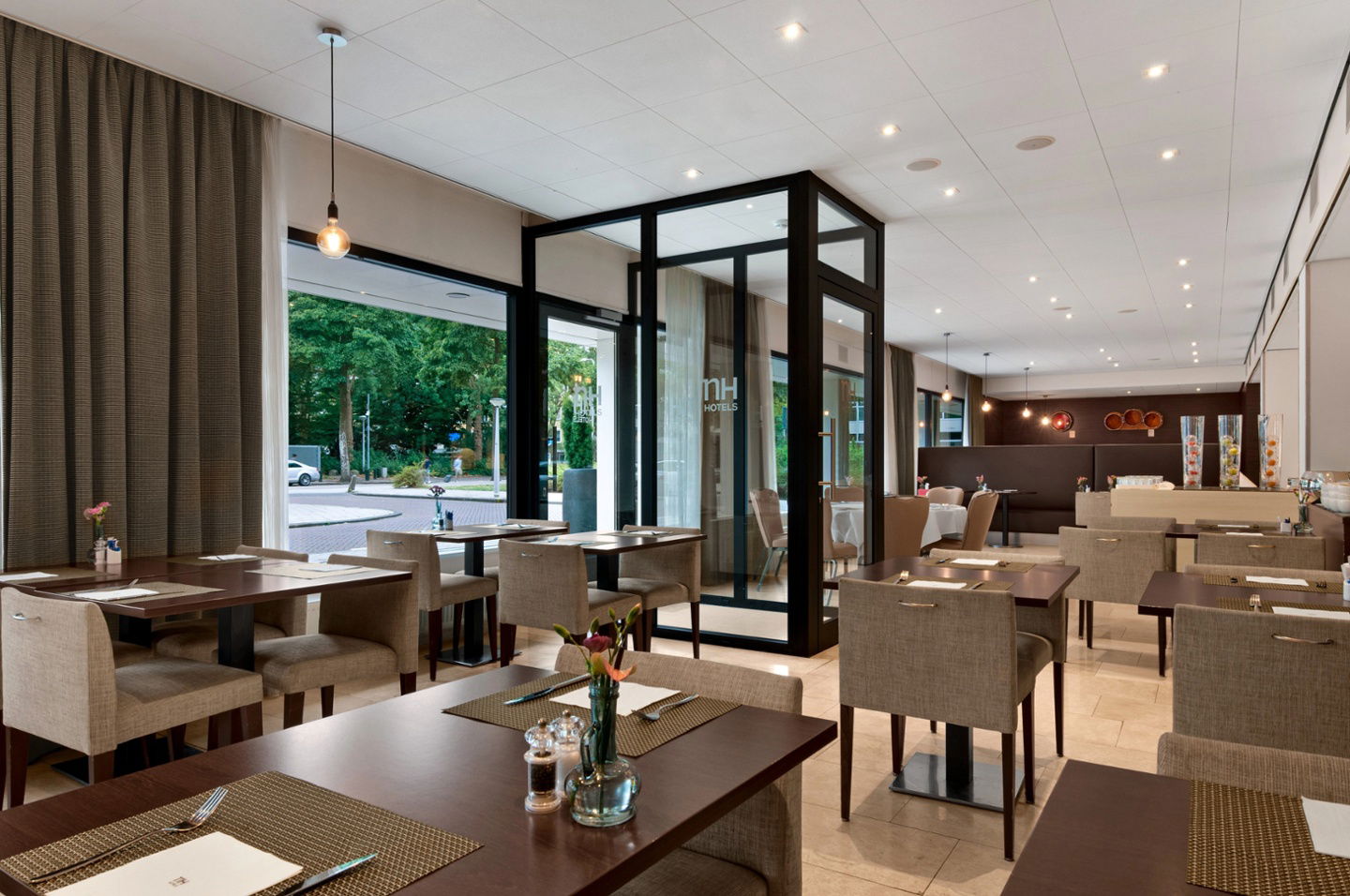 Grachtenstadt Amsterdam: Hochwertiges 4* Hotel in zentraler Lage 