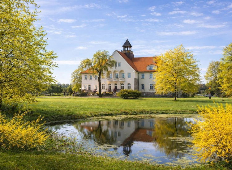 Schlosshotel mit Gourmetküche in mecklenburgischer Naturidylle