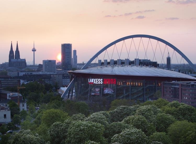 LANXESS Arena Koeln Ansicht mit Dom