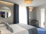 Hotel Le Bon Paris Zimmer Blau Frau