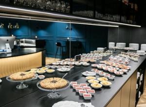 Pytloun Boutique Hotel Prague Buffet Suessspeisen