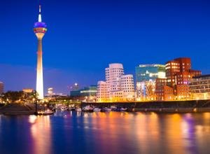 Mercure Hotel Duesseldorf Zentrum Skyline bei nacht