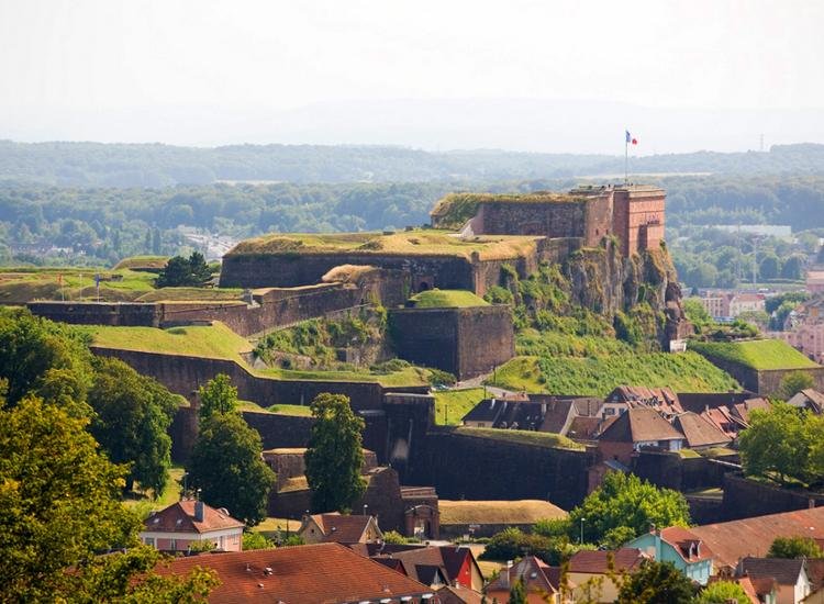 Französisches Lebensgefühl in der Festungsstadt Belfort am Nordrand der Vogesen inkl. Parken