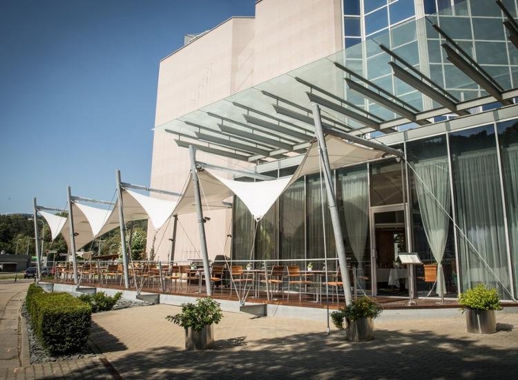 Quality Hotel Brno Exhibition Centre Fassade mit Terrasse