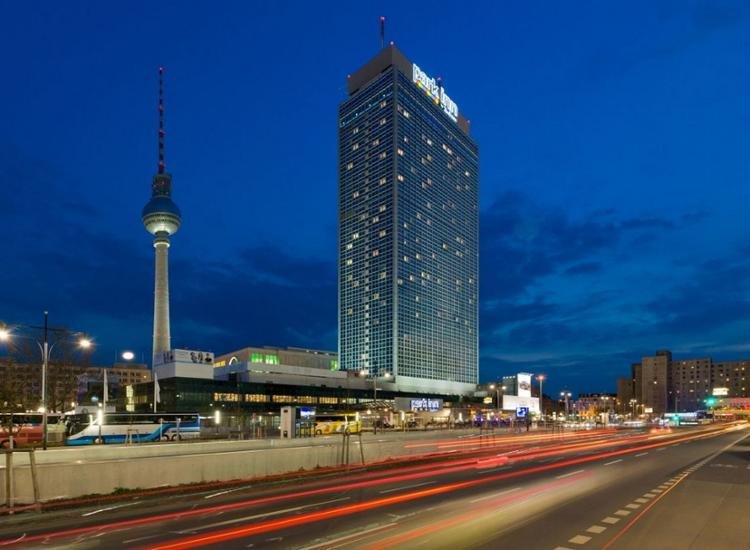 4* Superior direkt am Alexanderplatz in Berlins höchstem Hotel
