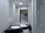 hotel hannover lahe Badezimmer waschbecken spiegel dusche