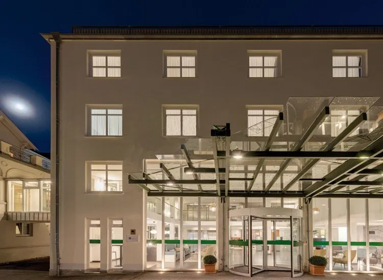 Im Schatten der Drachenburg - Modernes Hotel am romantischen Rhein