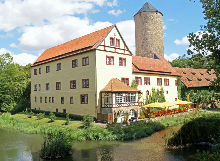 Märchenhafter Luxus im Wasserschloss am Harz mit Wellness