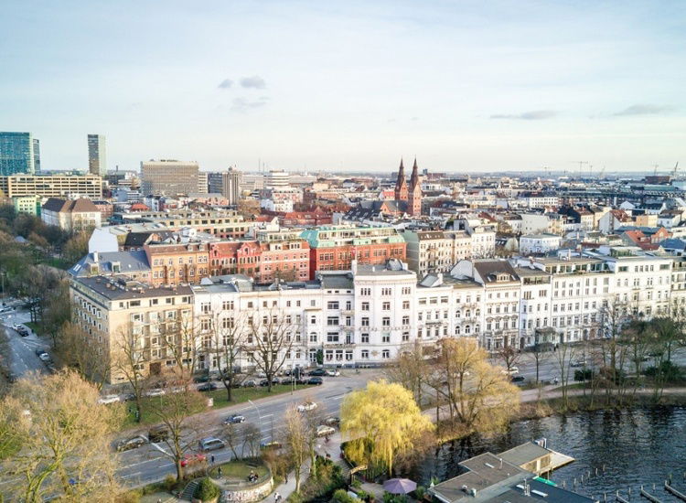 Erleben Sie Hamburg - Einzigartige Lage direkt an der Alster!