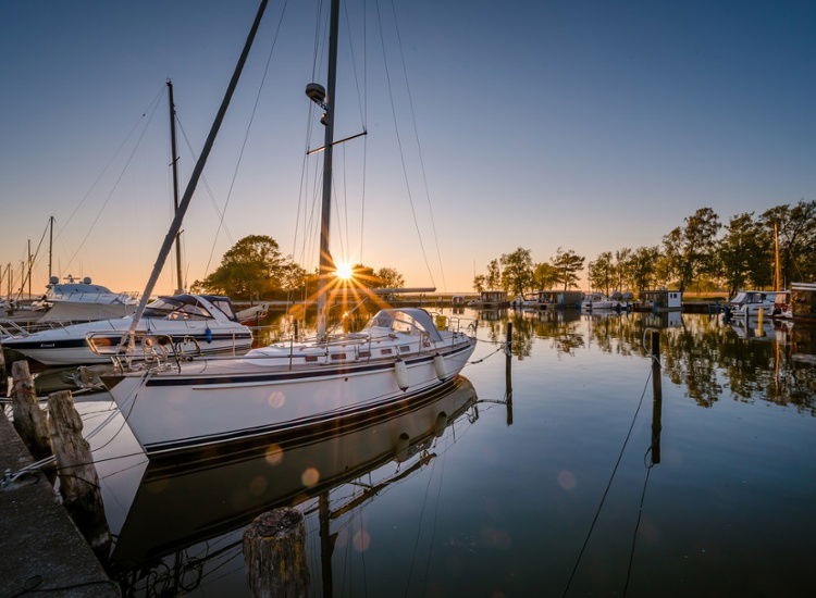 Rügenurlaub in Traumlage - Marina Resort am Jasmunder Bodden