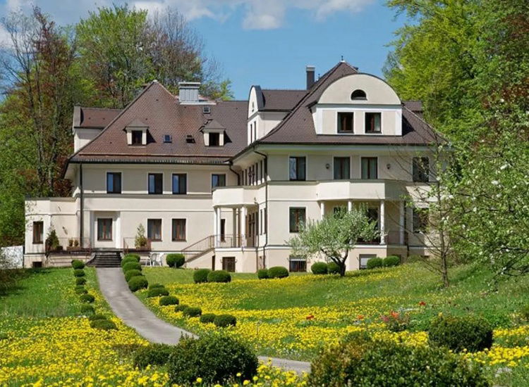 Ruheoase in Füssens historischer Villa mit Blick auf Berge & Natur