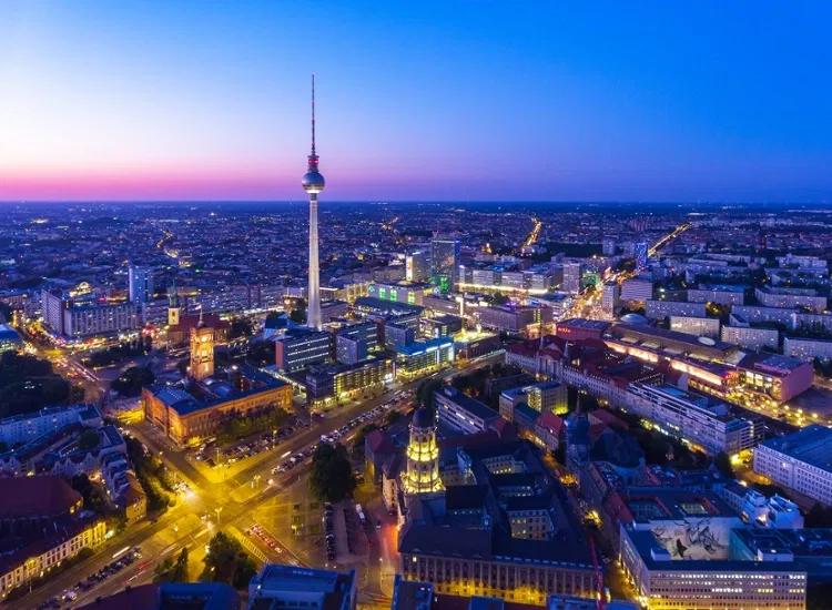 Berlin erleben: Urbaner Charme & Top-Lage im Premier Inn Hotel