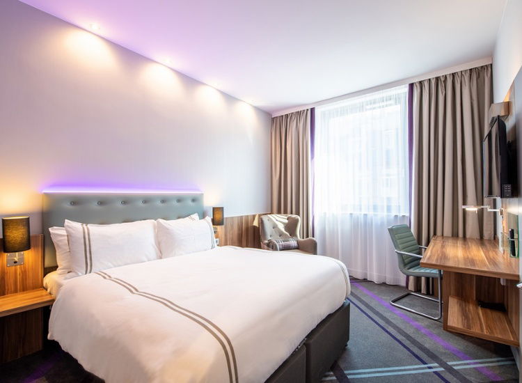 Die Highlights Mainhattans entdecken - Premier Inn Hotel in zentraler Lage