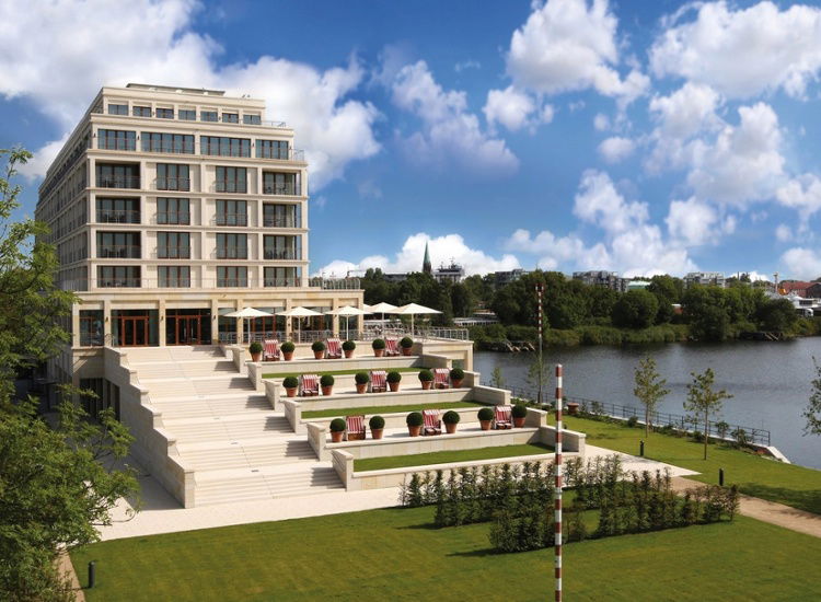 Maritimes Flair und ruhige Eleganz - Wellness im 4* Hotel in Wilhelmshaven