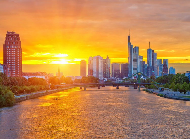 Skylineblick und Mainlage - Eleganz im Herzen von Frankfurt - Sachsenhausen