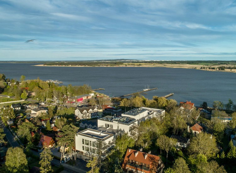 Erholung an der polnischen Ostsee mit Blick auf den Jamno-See