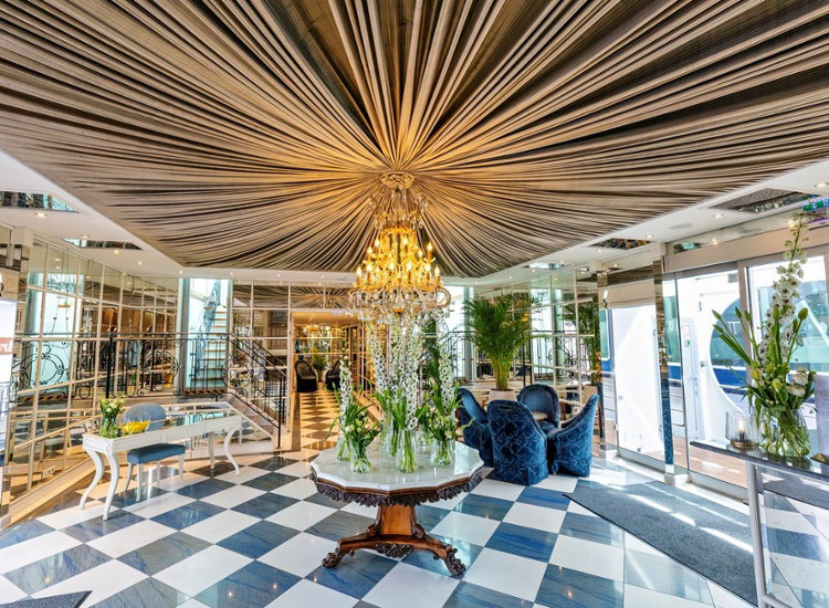 MS Compass Empress Compass Kreuzfahrten Lobby CK8A