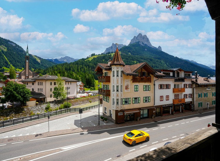 Alpine Auszeit mit Dolomitenblick im Herzen von Pozza di Fassa