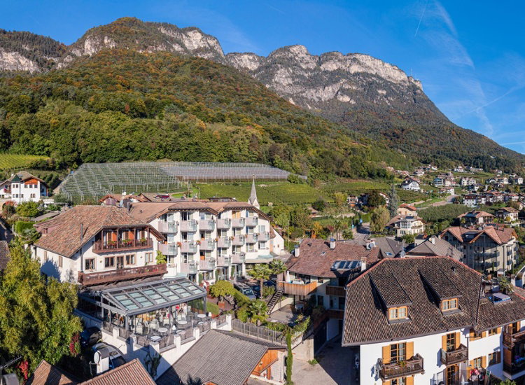 Genussvolle Tage zwischen Weinbergen, Weinkellern und Kalterer See
