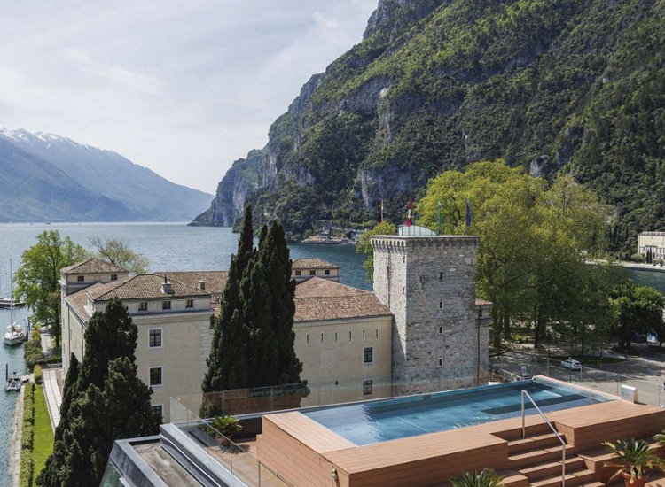 hotel riva sky pool