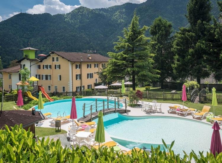 Urlaub am traumhaften Ledrosee in Südtirol 
