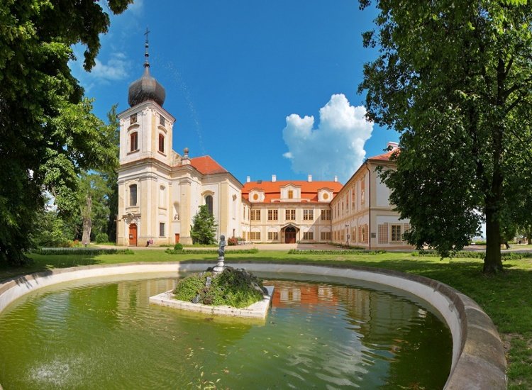 Traumhaftes Hotel auf dem Gelände des Schloss Loucen bei Prag