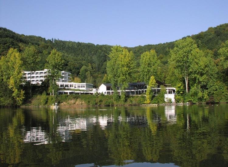 Wellness, Sport und Naturidylle in der Südeifel: 4* Resort am Bitburger Stausee inkl. Schwimmbad, Sauna & mehr