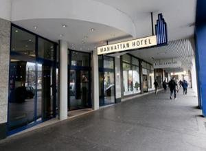Manhattan Hotel Frankfurt Eingang