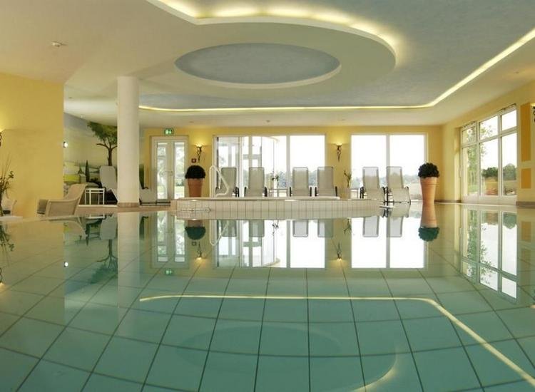Best Western Premier CastaneaResort Hotel Pool